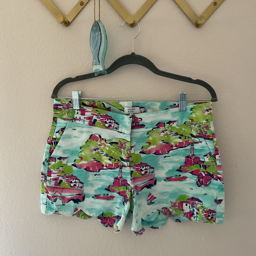 Crown & Ivy, Size 6, EUC scalloped edge shorts, beautiful tropical colors